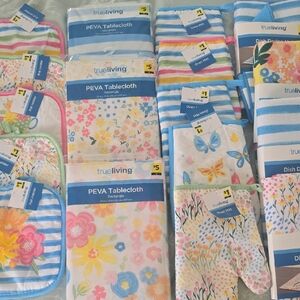 Bundle, Drying Mats, Pot Holders, Oven Mitts, Tablecloths 17pc New